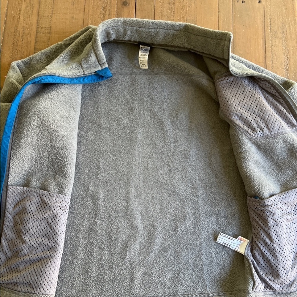 Patagonia gray fleece zip front jacket - Picture 4 of 7